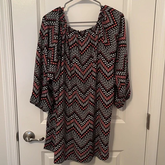 Patterned Chain Ruffle Top - Picture 2 of 6